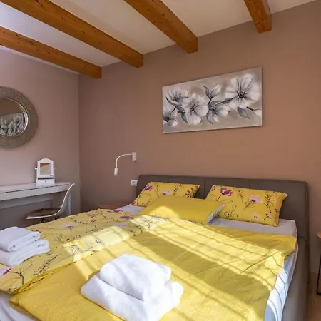 With Sea Views, Jacuzzi, And Roof Terrace *
