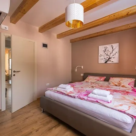 With Sea Views, Jacuzzi, And Roof Terrace * Krnica