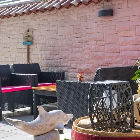 Villa With Sea Views, Jacuzzi, And Roof Terrace