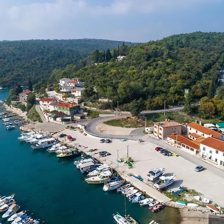 With Sea Views, Jacuzzi, And Roof Terrace * Krnica