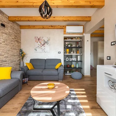 Villa With Sea Views, Jacuzzi, And Roof Terrace Krnica