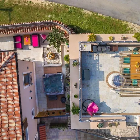 With Sea Views, Jacuzzi, And Roof Terrace Krnica